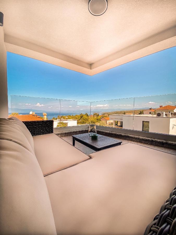 Villa Mirno More Apartments Malinska Exterior photo